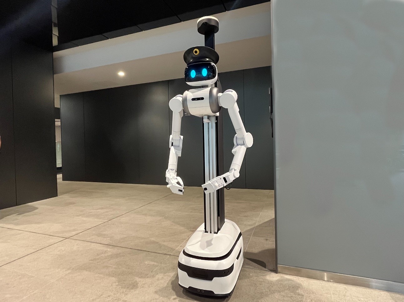 アバター警備ロボット「ugo(ユーゴー)® TSシリーズ」早稲田大学リサーチイノベーションセンターで実証実験を実施